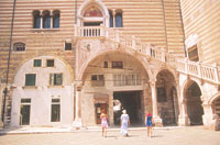 Arte y arquitectura medieval y renacentista a la vuelta de cada esquina.