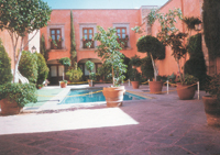 Uno de los famosos patios solariegos de Quer&eacute;taro.