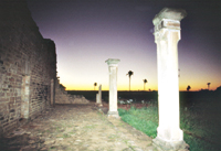 Las columnas de la galer&iacute;a principal de la misi&oacute;n de Jes&uacute;s de Tavarang&uuml;&eacute;, fundada en 1685.