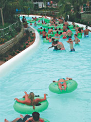 Largos caminos de agua hacia la diversi&oacute;n.