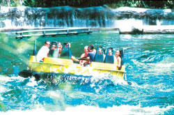 Diversi&oacute;n acu&aacute;tica entre r&iacute;os y cascadas.