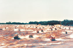 La largada: un espectáculo que disfrutan pescadores y turistas.