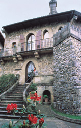Casas de piedra del pueblo de Hondarribia, casi en la frontera con Francia.