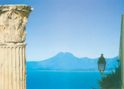 Columnas de la antigua Cartago que siguen erguidas frente al Mediterr&aacute;neo.