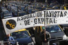 /fotos/20090514/notas/protesta_taxista_ribas__93295.jpg