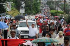 /fotos/20090716/notas/honduras_marcha.jpg