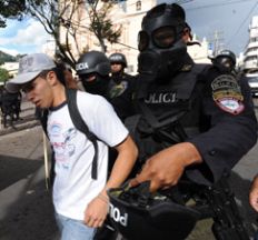 /fotos/20090924/notas/represion_honduras.jpg