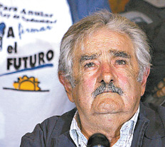 /fotos/20091222/notas/mujica.jpg