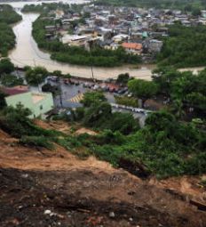 /fotos/20100406/notas/rio_inundacion.jpg