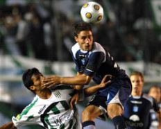 /fotos/20100425/notas/racingbanfieldhorrible.jpg