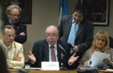 /fotos/20101104/notas/grondona_en_diputados_lagos_1_47284.jpg