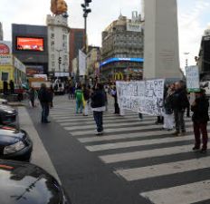 /fotos/20110524/notas/protesta_moyano_ale_cb_240511_1_40235.jpg