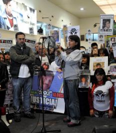 /fotos/20130822/notas/aniversario_tragedia_once___4_casal_sq_22082013_92320.jpg