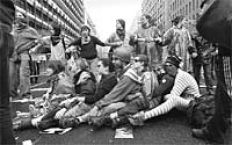 /fotos/libros/20040307/notas_i/combatiendoelcapital.jpg