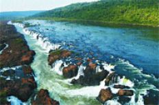 /fotos/turismo/20050918/notas_t/cataratas.jpg