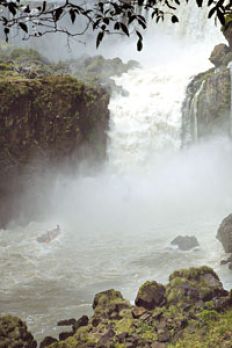 /fotos/turismo/20061008/notas_t/iguazu.jpg