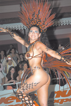 /fotos/turismo/20100110/notas_t/carnaval-gualeguaychu-3.jpg