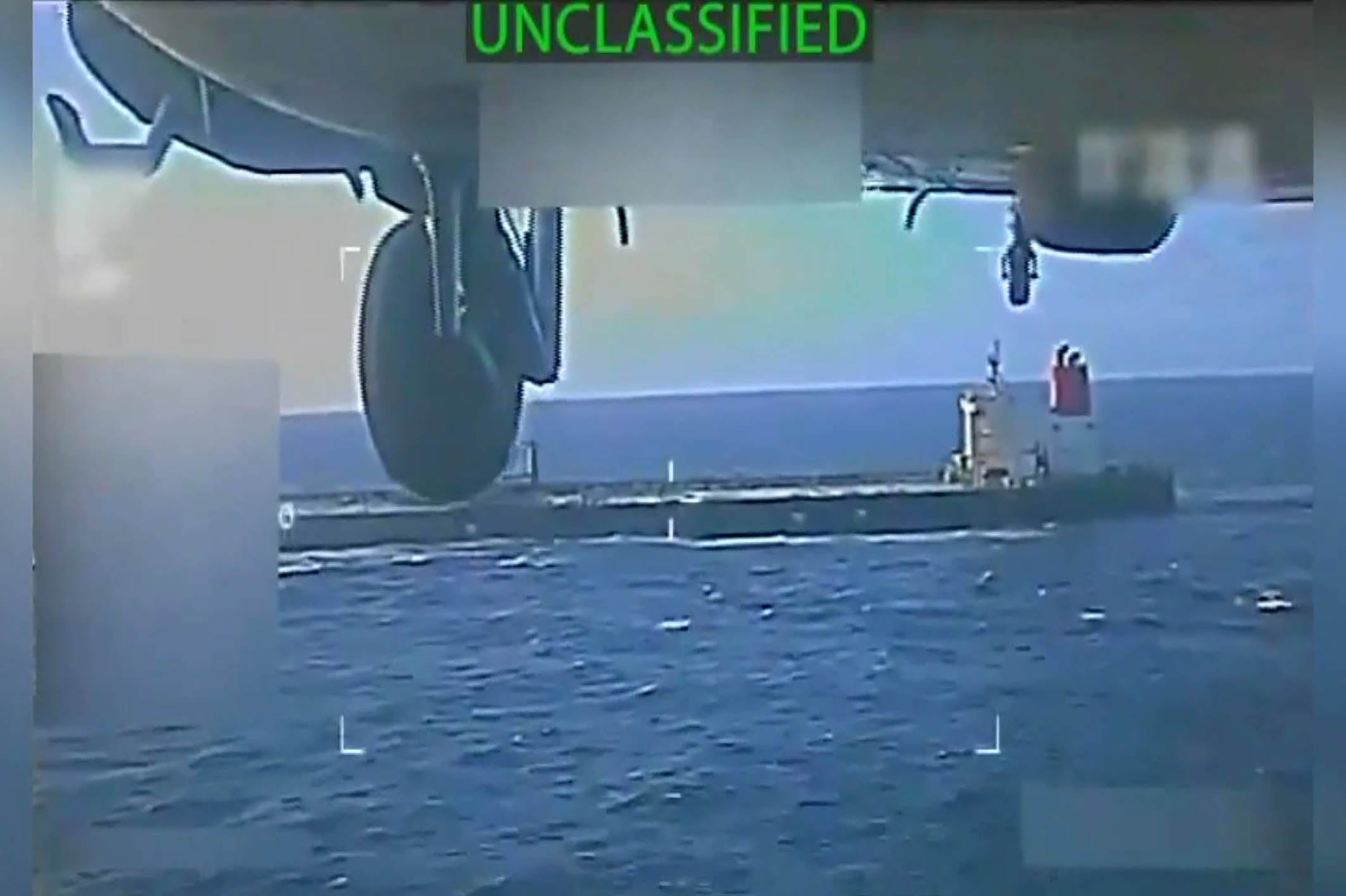 CARACAS, 11/12/2025.- Captura de un vídeo publicado por la Fiscal General Pamela Bondi en la red social X petrolero incautado por Estados Unidos frente a las costas de Venezuela el miércoles. Estados Unidos subió la presión este miércoles en torno a Venezuela al interceptar y confiscar un petrolero frente a las costas del país suramericano, como parte del despliegue naval y militar que Washington mantiene desde agosto pasado en el Caribe, y que Caracas calificó como un "robo descarado" que aseguró denunciará como un "grave crimen internacional" ante instancias extranjeras.  EFE/ Pamela Bondi via X // SOLO USO EDITORIAL/SOLO DISPONIBLE PARA ILUSTRAR LA NOTICIA QUE ACOMPAÑA (CRÉDITO OBLIGATORIO)