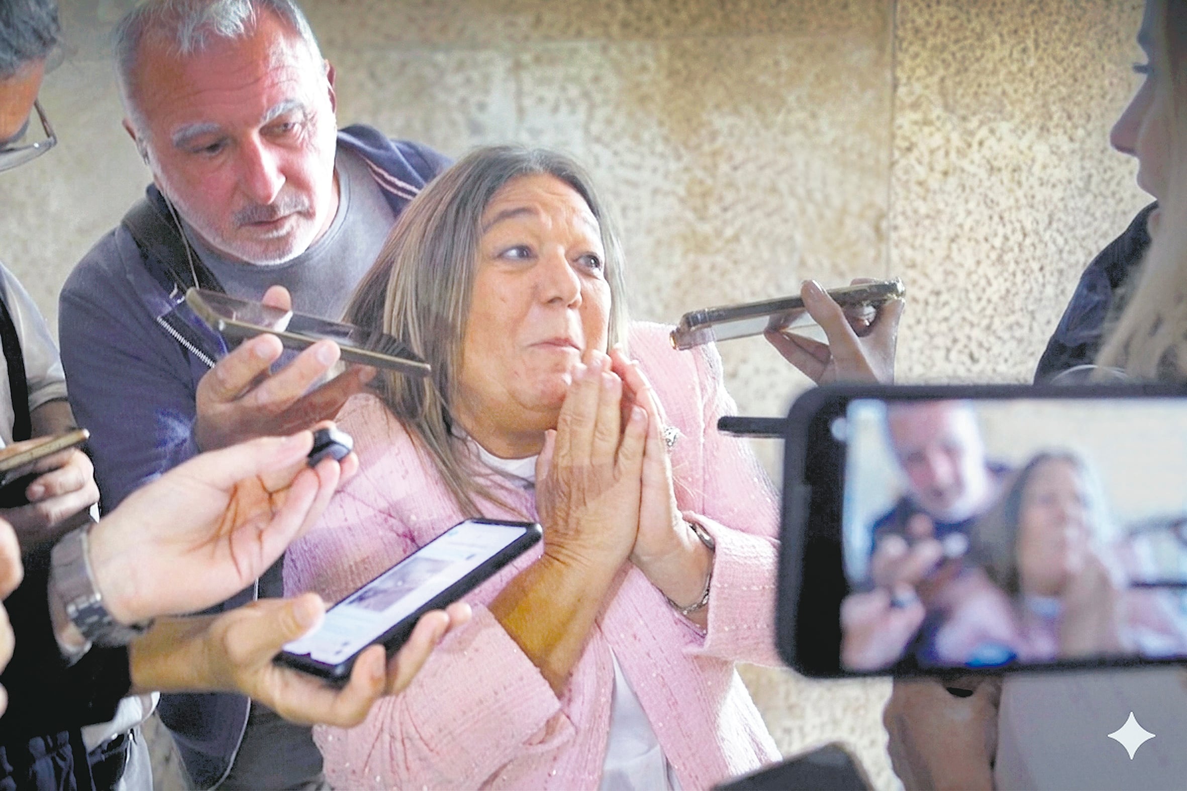 Escribana Adriana Nechevenko a la salida de Comodoro Py. Le preguntaron de dónde saca la plata Adorni y contestó "No sé, pregúntenle a él".