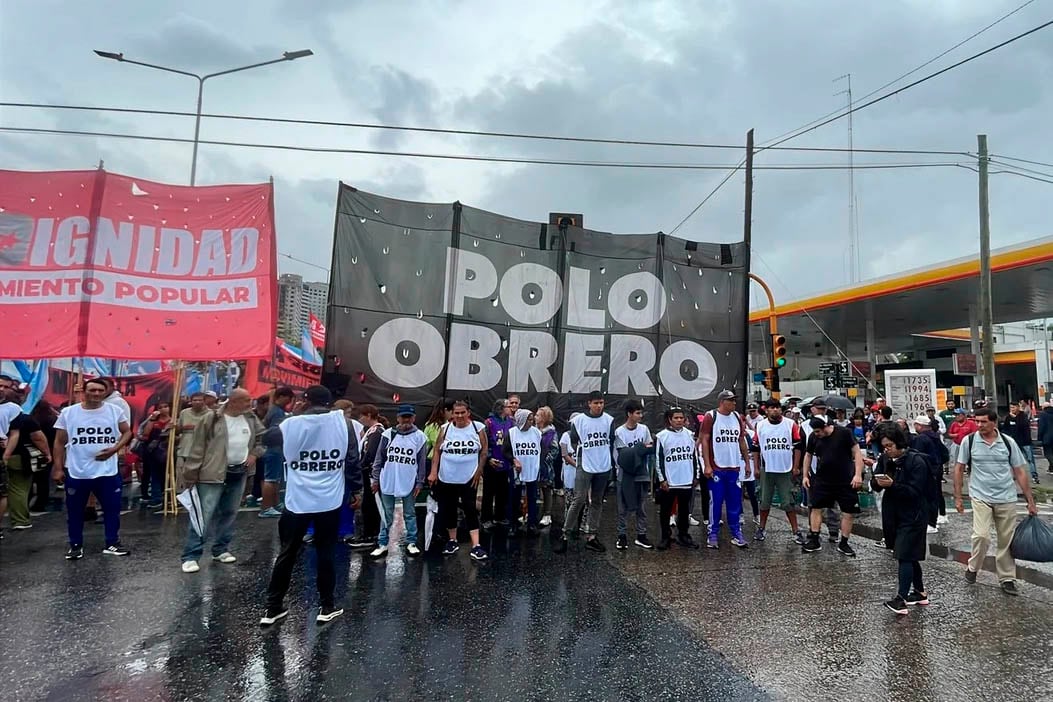 Los piqueteros protestaron en accesos a la Capital Federal y la policía los contuvo - Image 1