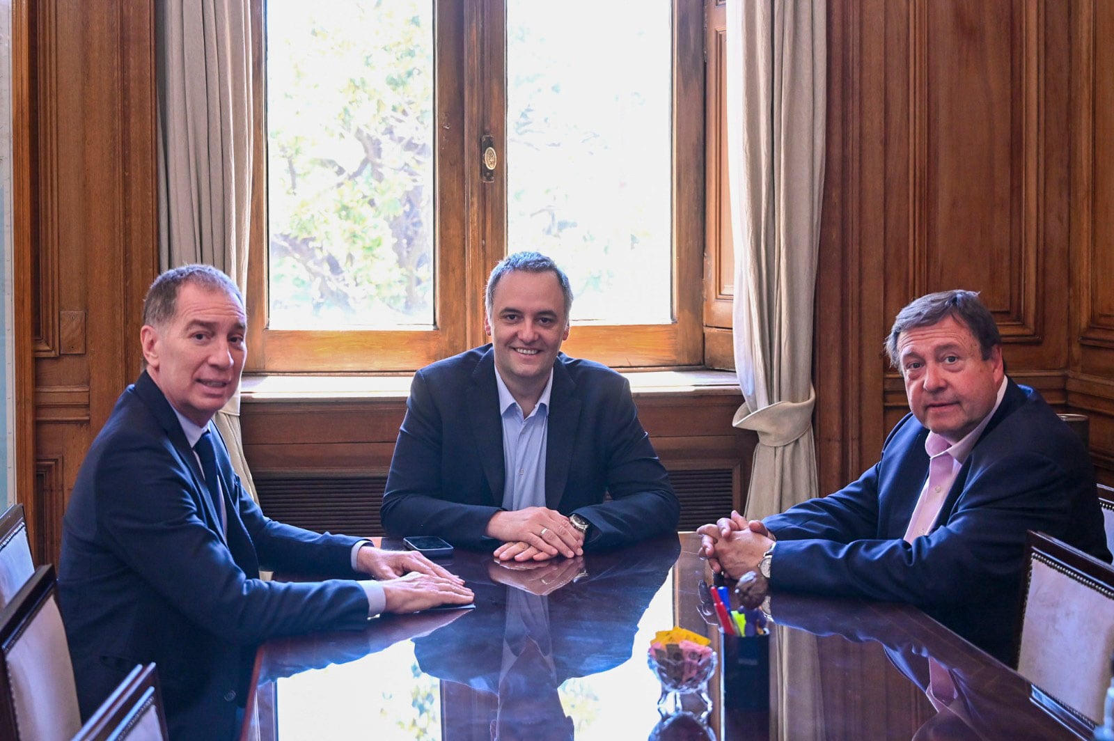 Santilli junto a Adorni se reunió con gobernador de Chaco, Zdero