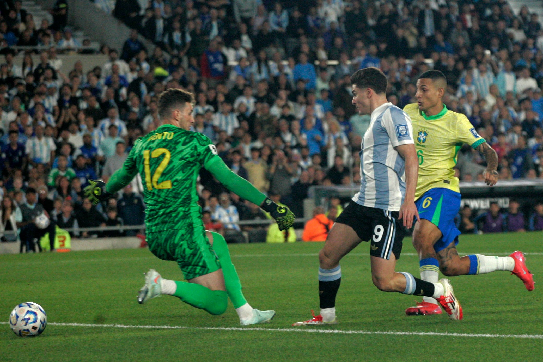 FOTO ALEJANDRO LEIVA 
   eliminatorias 2026  seleccion  argentina  brasil  julian alvarez