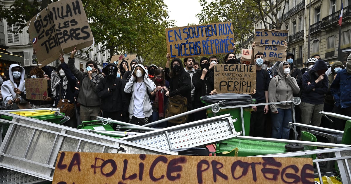 Francia suspende el uso de granadas ensordecedoras en las manifestaciones estudiantiles