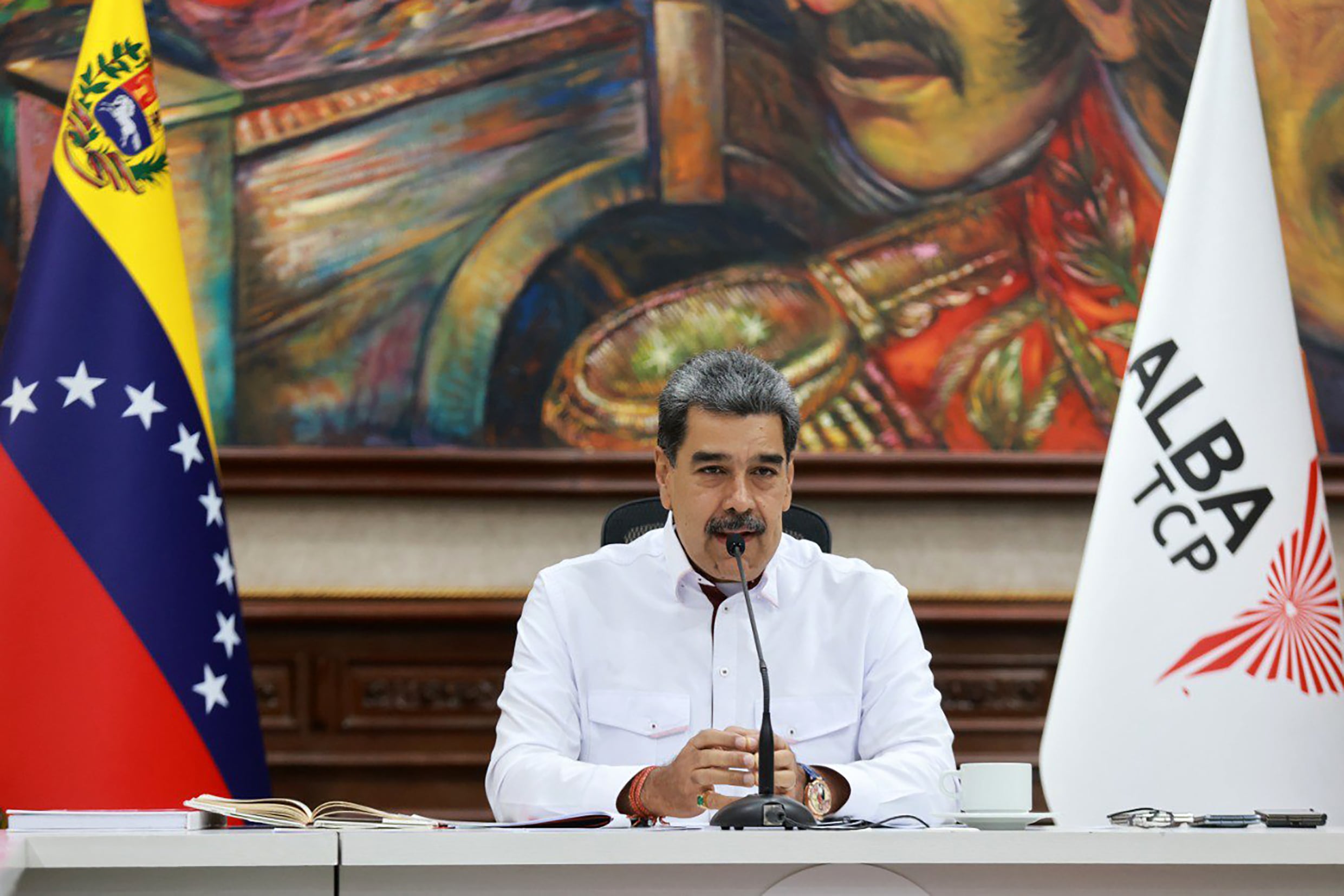 AME8283. CARACAS (VENEZUELA), 14/12/2025.- Fotografía cedida por el Palacio de Miraflores del presidente de Venezuela, Nicolás Maduro, hablando en la apertura de la XXV cumbre extraordinaria de la Alianza Bolivariana para los Pueblos de Nuestra América (ALBA) este domingo, desde Caracas (Venezuela). EFE/ Palacio de Miraflores / SOLO USO EDITORIAL/ SOLO DISPONIBLE PARA ILUSTRAR LA NOTICIA QUE ACOMPAÑA (CRÉDITO OBLIGATORIO)