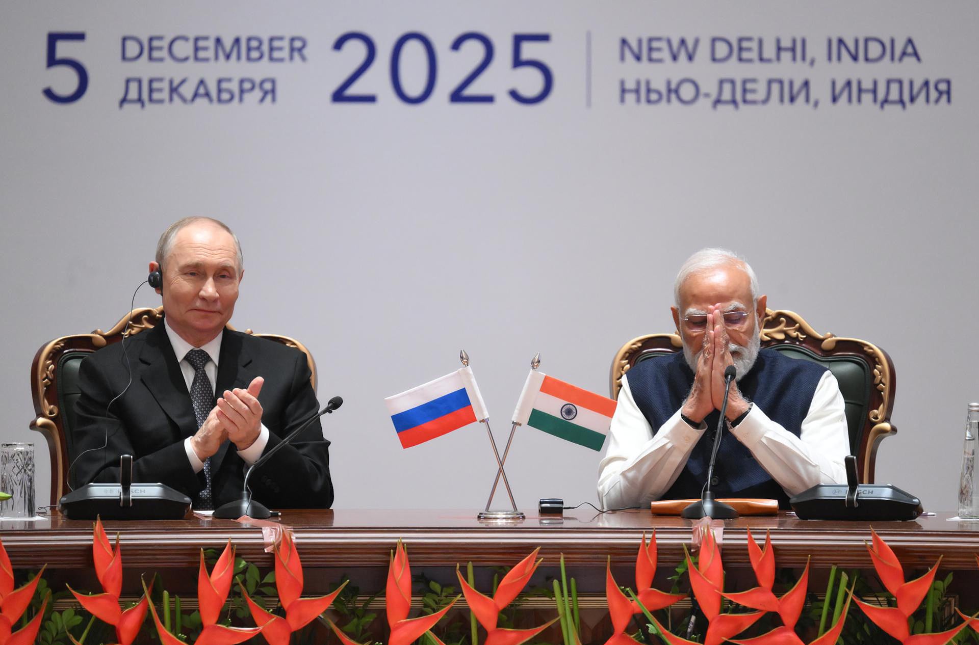 New Delhi (India), 05/12/2025.-
Valdimir Putin junto al primer ministro de la India Narendra Modi.