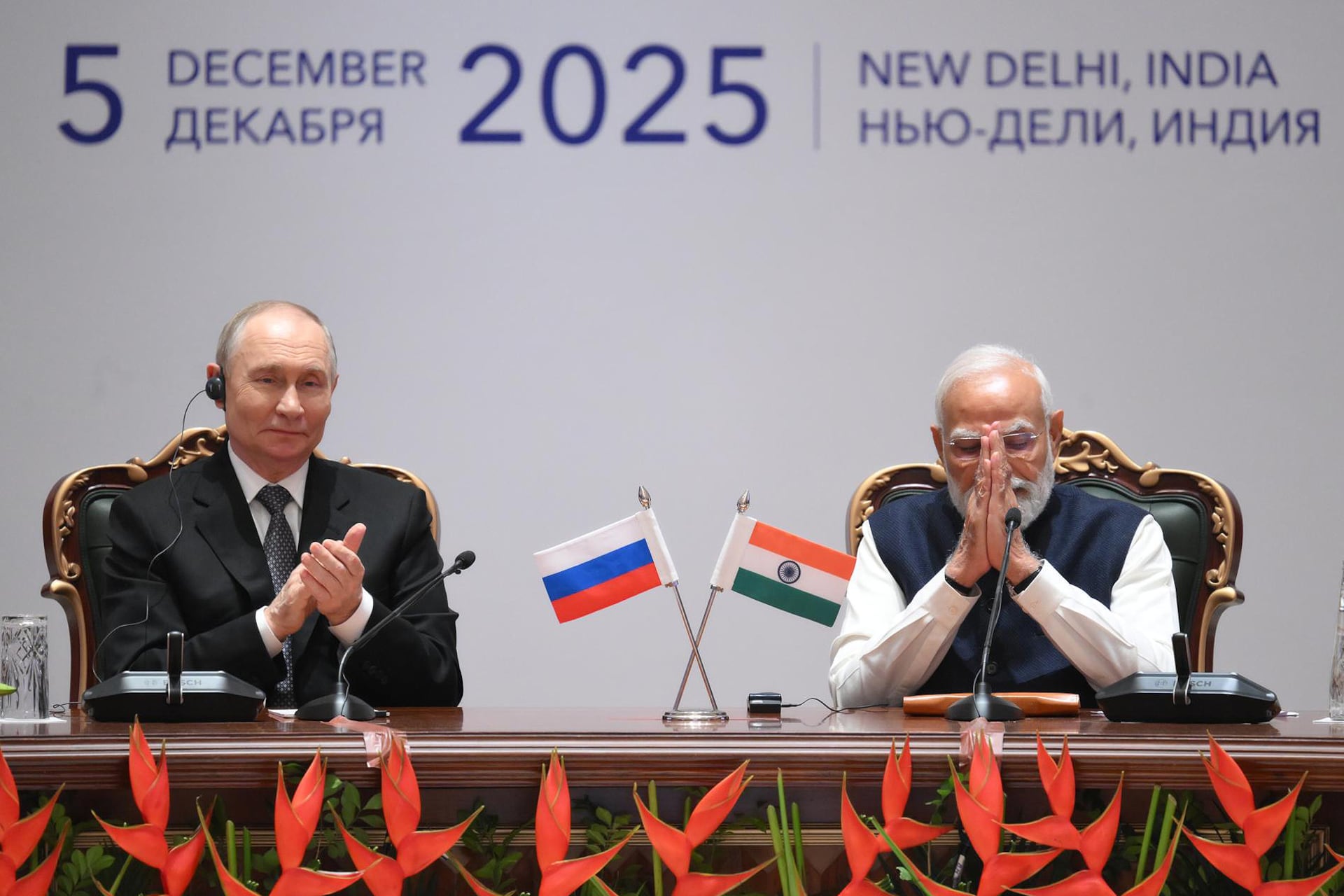 New Delhi (India), 05/12/2025.-
Valdimir Putin junto al primer ministro de la India Narendra Modi.