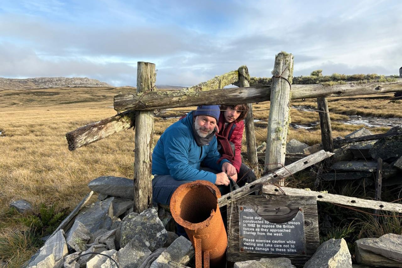 Edgardo Esteban y su hijo Facundo en Malvinas