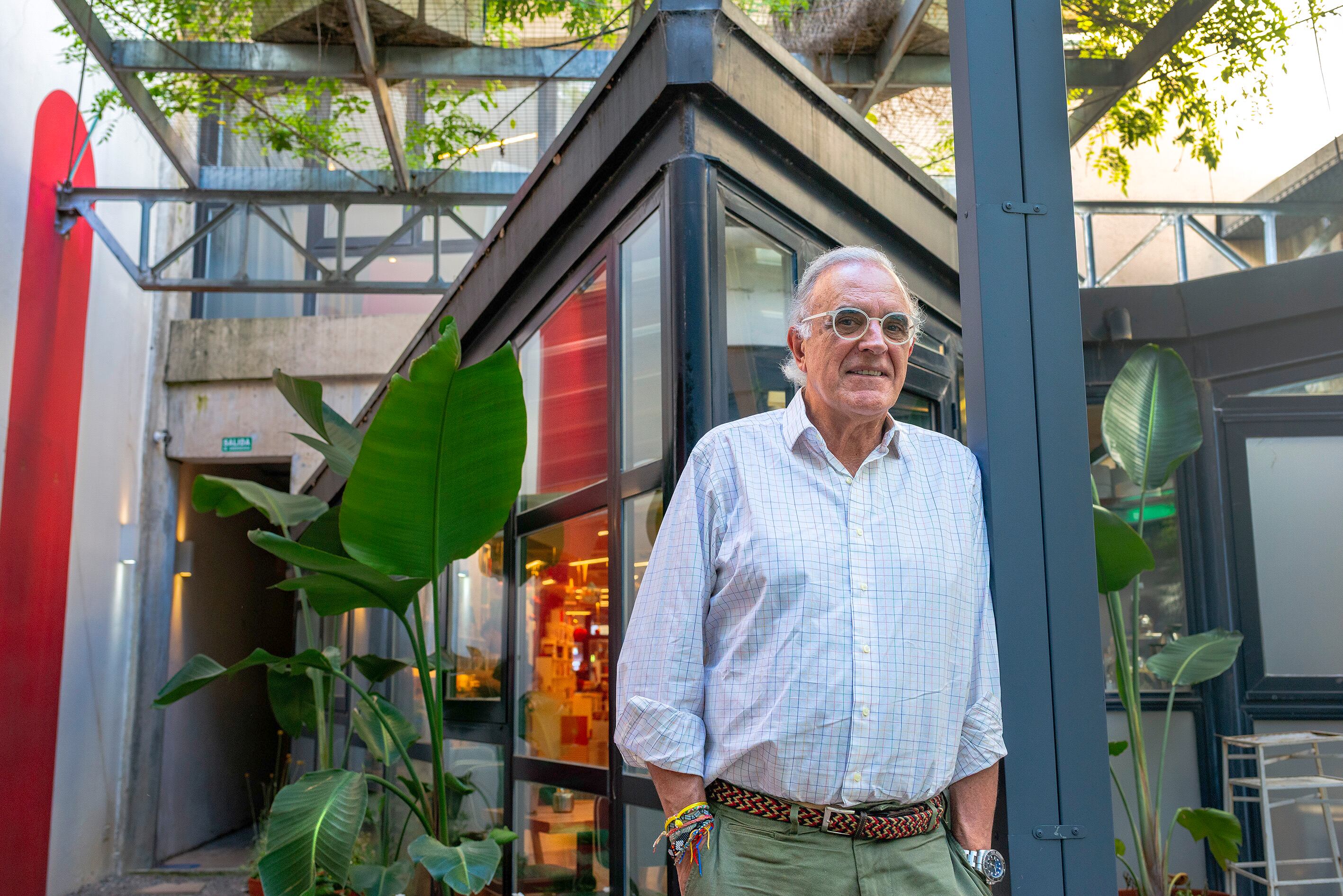 caba 12/12/2025 Fermín Goñi Bidaurreta (Pamplona, Navarra, 1953) periodista, politólogo y escritor español. Visita buenos Aires para presentar su libro El hombre de la Leica en el Fondo de Cultura Economica. Foto: Veronica Bellomo