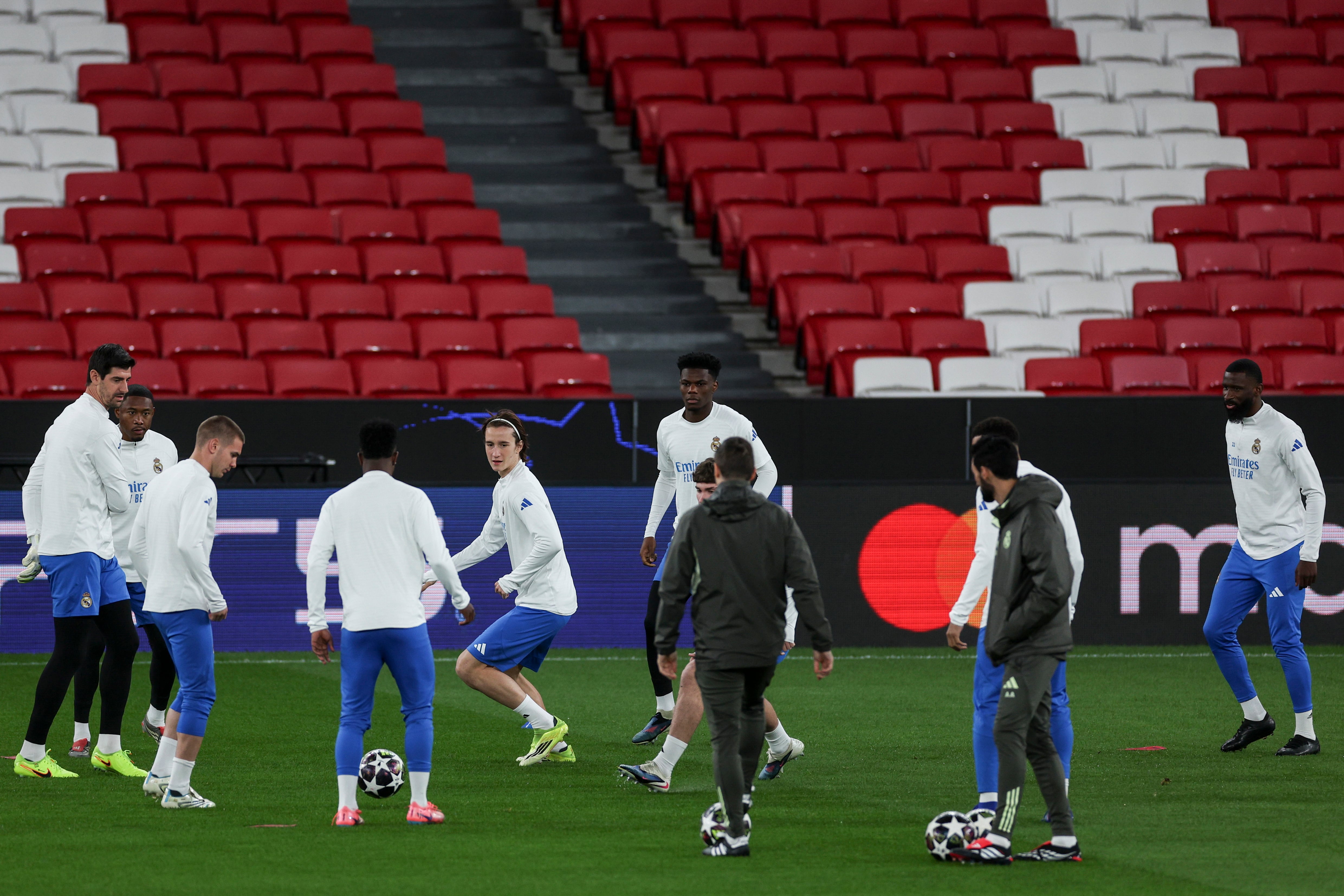 Lisbon (Portugal), 16/02/2026.- Real Madrid soccer players during a training session at Luz Stadium in Lisbon, Portugal, 16 February 2026. Real Madrid will face Benfica in a UEFA Champions League match on 17 February in the first leg of the UEFA Champions League knockout round playoffs. (Liga de Campeones, Lisboa) EFE/EPA/MIGUEL A. LOPES