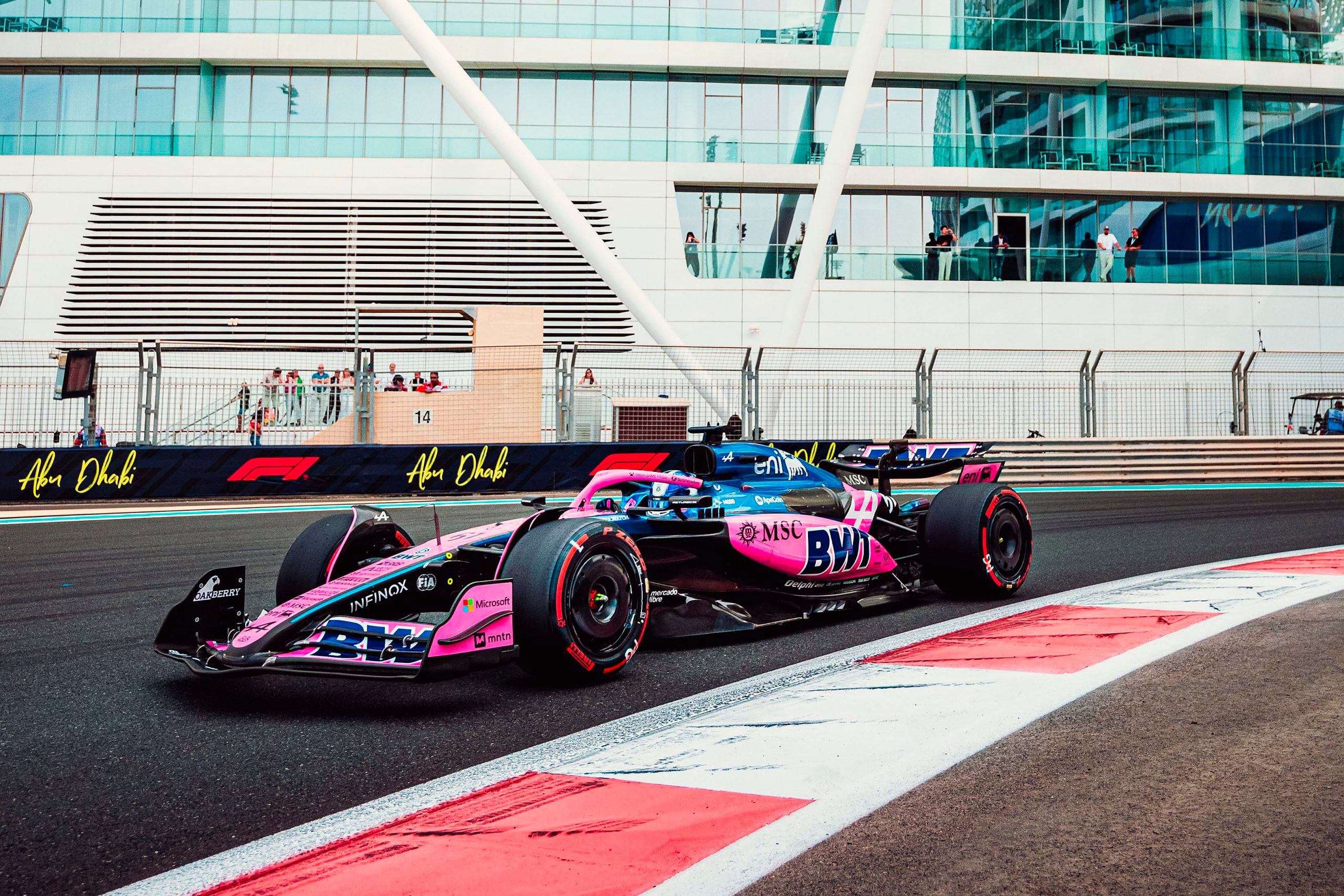 NOTICIAS ARGENTINAS BAIRES DICIEMBRE 5: El piloto argentino Franco Colapinto (Alpine) expresó su frustración luego de las primeras dos prácticas libres del Gran Premio de Abu Dabi de Fórmula 1 y sentenció: “No entiendo cómo los otros mejoran tanto y nosotros empeoramos”. FOTO: (X/REDES@AlpineF1Team)/NA.