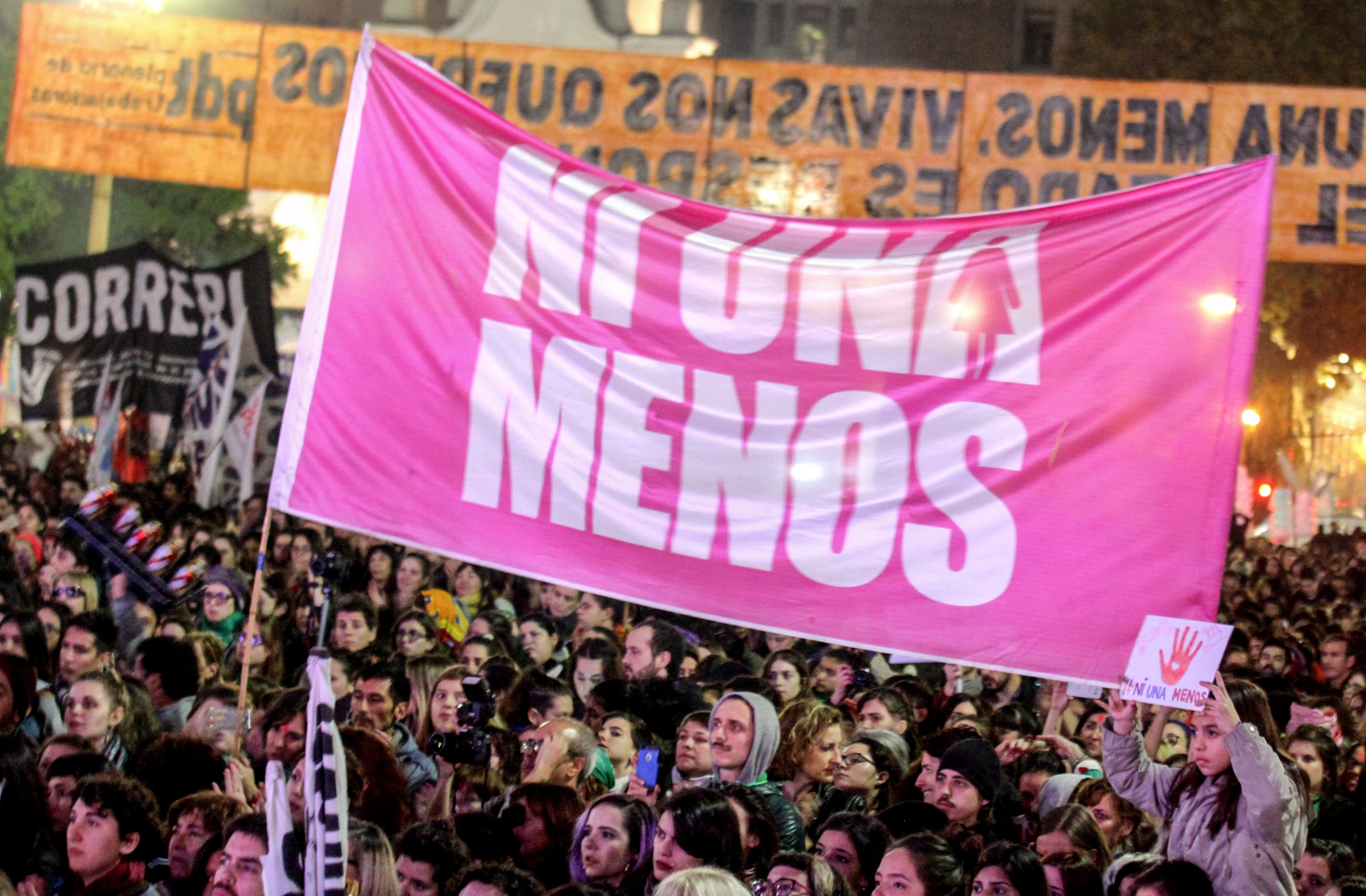 Siete de cada 10 argentinos consideran que la violencia contra las mujeres  es un problema estructural - Página|12