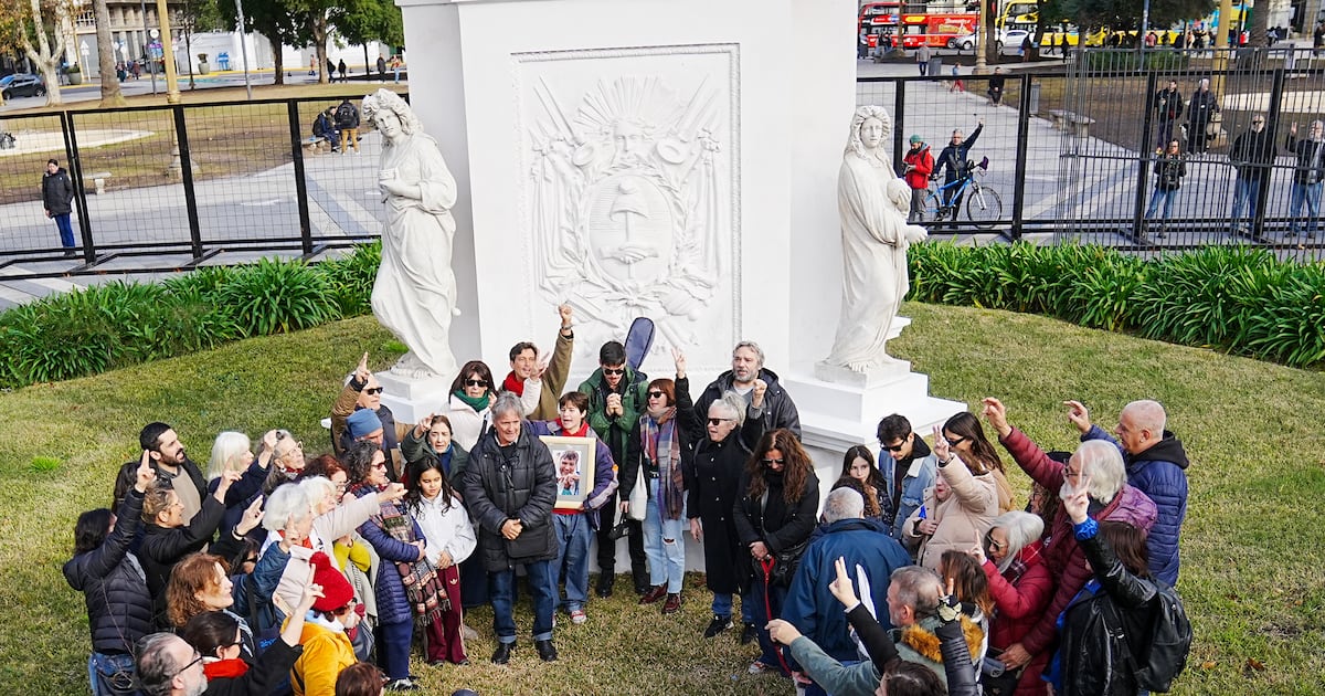 The last march of Taty Almeida: his farewell in the Plaza de Mayo