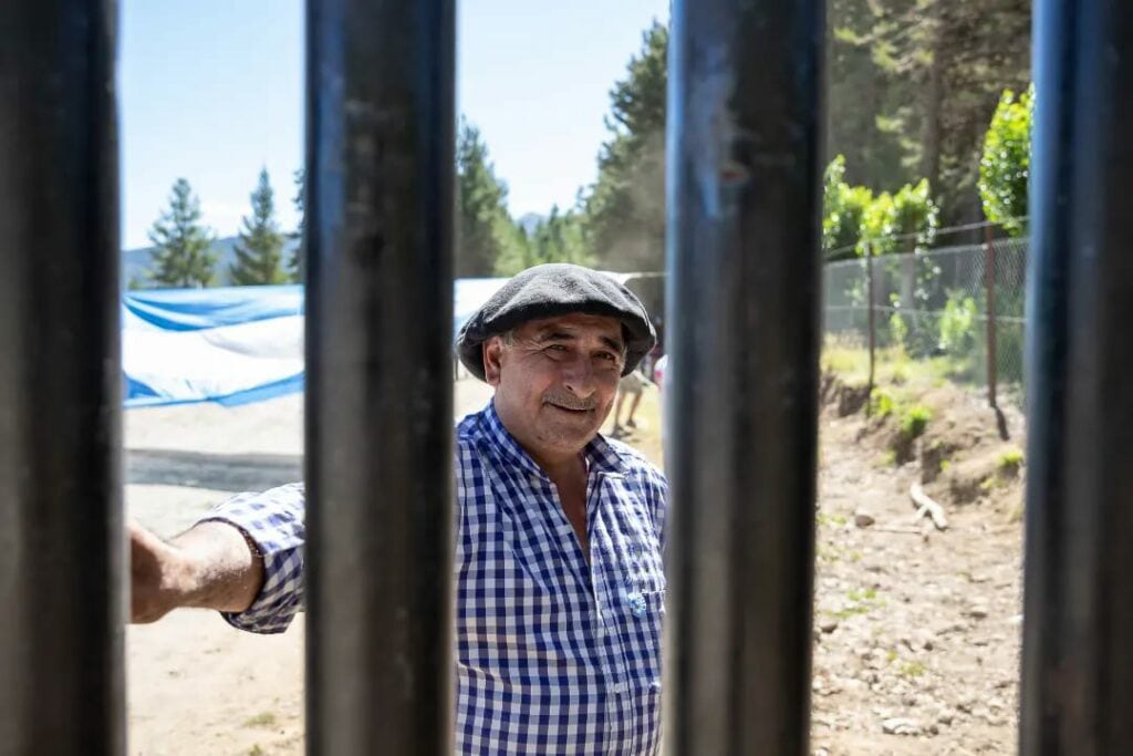 Tranquera del campo de Joe Lewis en Lago Escondido