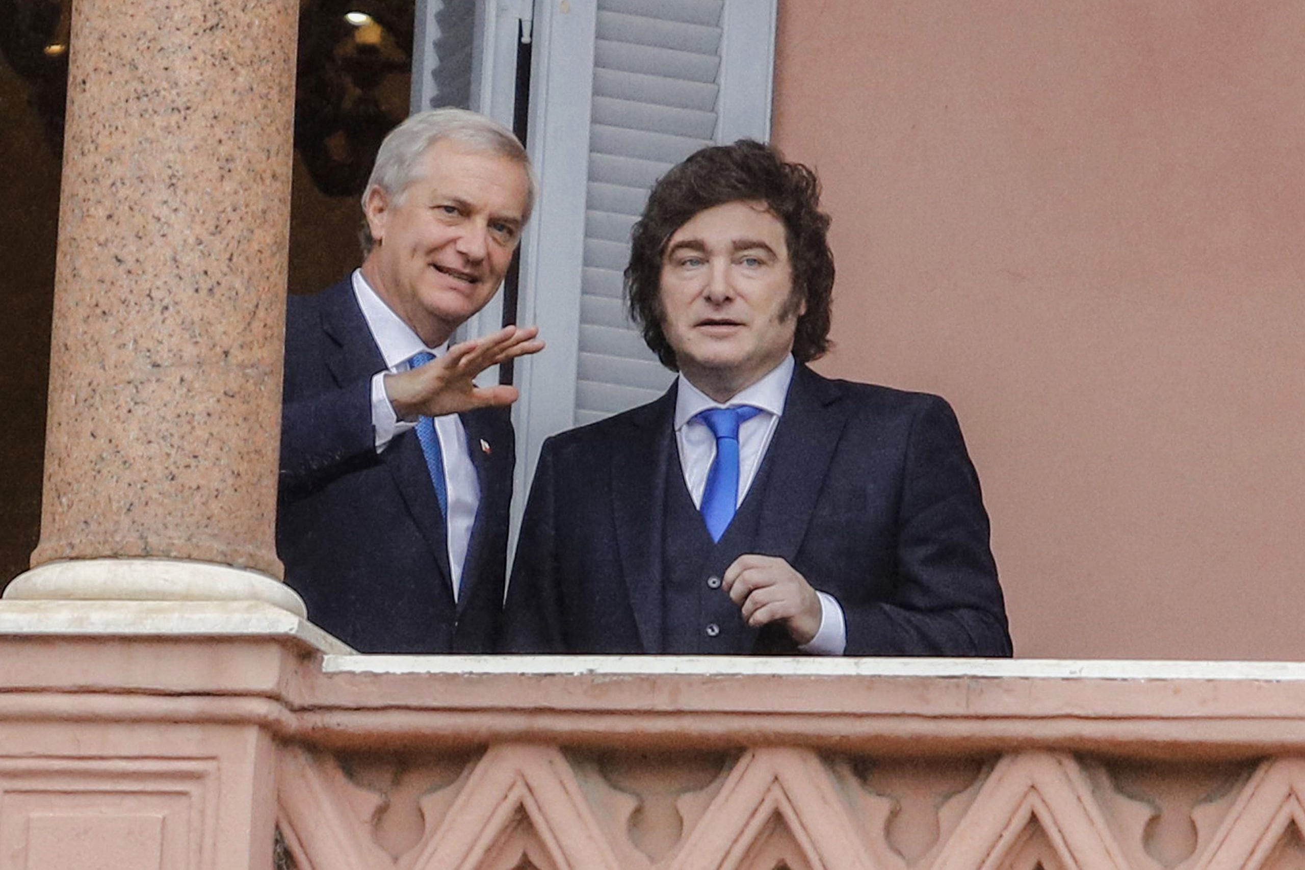 ABFIL 6: El presidente Javier Milei recibió este lunes desde las 10 en la Casa Rosada a su homólogo chileno, José Antonio Kast, en lo que será el primer viaje oficial al exterior del mandatario trasandino desde que asumió el poder el 11 de marzo último.