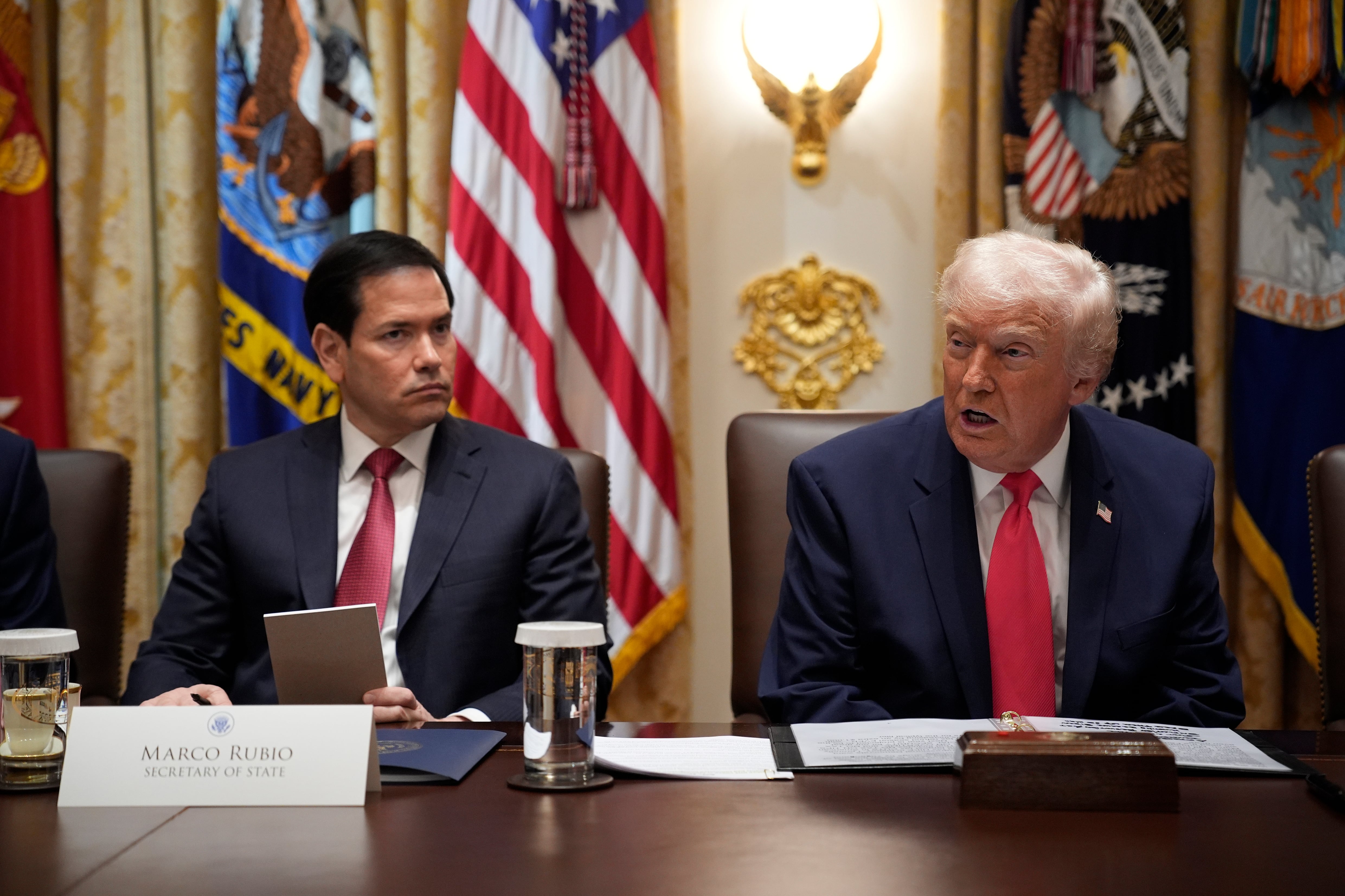 Washington (United States of America), 02/12/2025.- US President Donald J. Trump (R) makes his opening remarks as he holds a meeting with his cabinet in the Cabinet Room of the White House in Washington, DC, USA, 02 December 2025, in the presence of US Secretary of State Marco Rubio. EFE/EPA/YURI GRIPAS / POOL