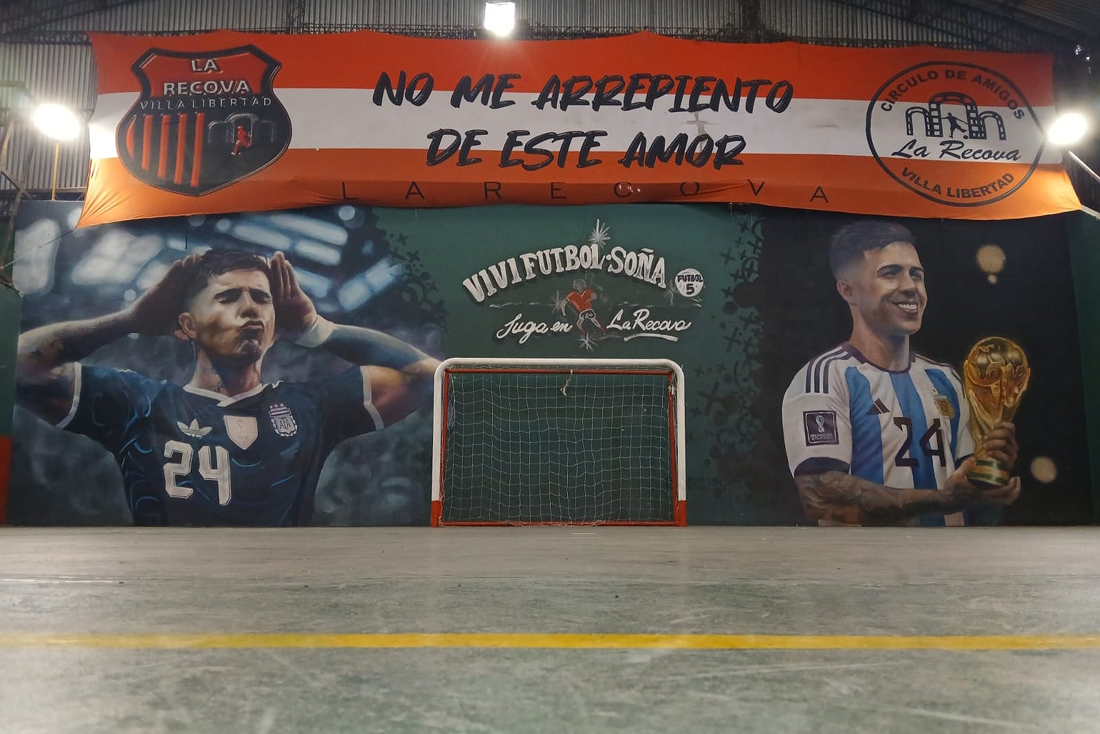 El mural en homenaje a Enzo Fernández en el club La Recova de San Martín, donde dio sus primeros pasos.