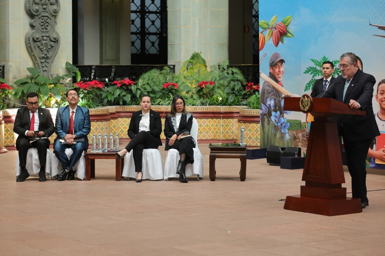 El presidente de Guatemala, Bernardo Arévalo, anunció el pago millonario por la primera venta de bonos de carbono que logró el país.