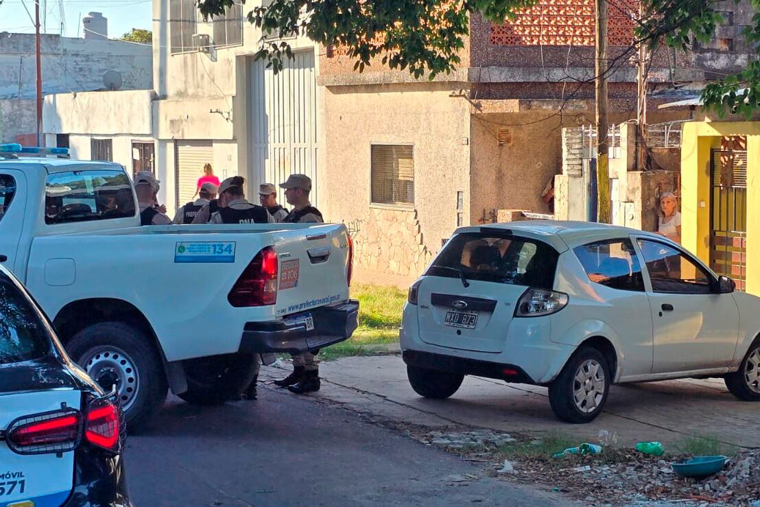 Un hombre de 52 años fue hallado sin vida en su domicilio de calle Centeno 42 bis, entre Chacabuco y Esmeralda, en barrio Tablada