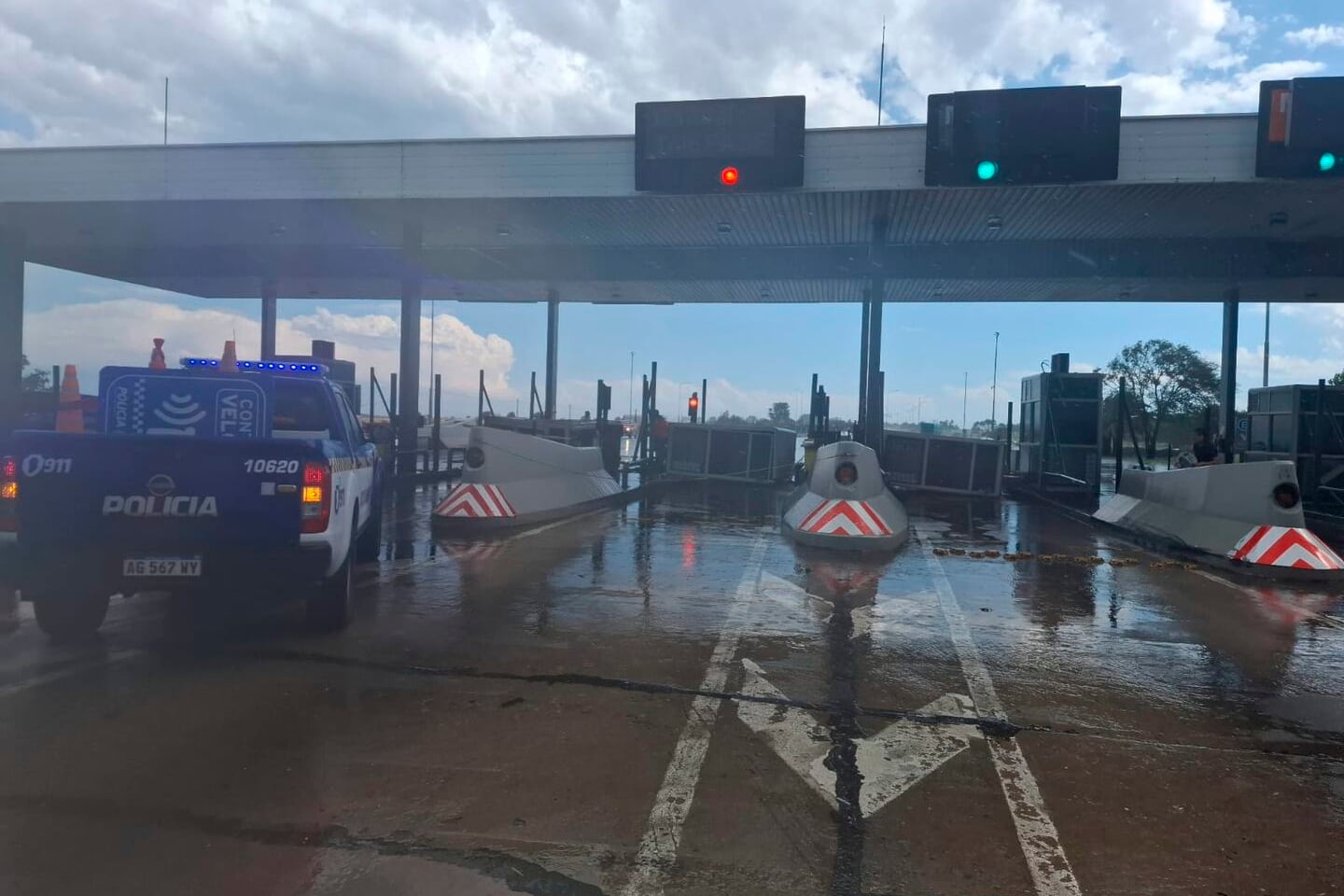 Colapsaron casillas del peaje en una ruta de Córdoba: un hombre muerto y dos heridos - Image 3
