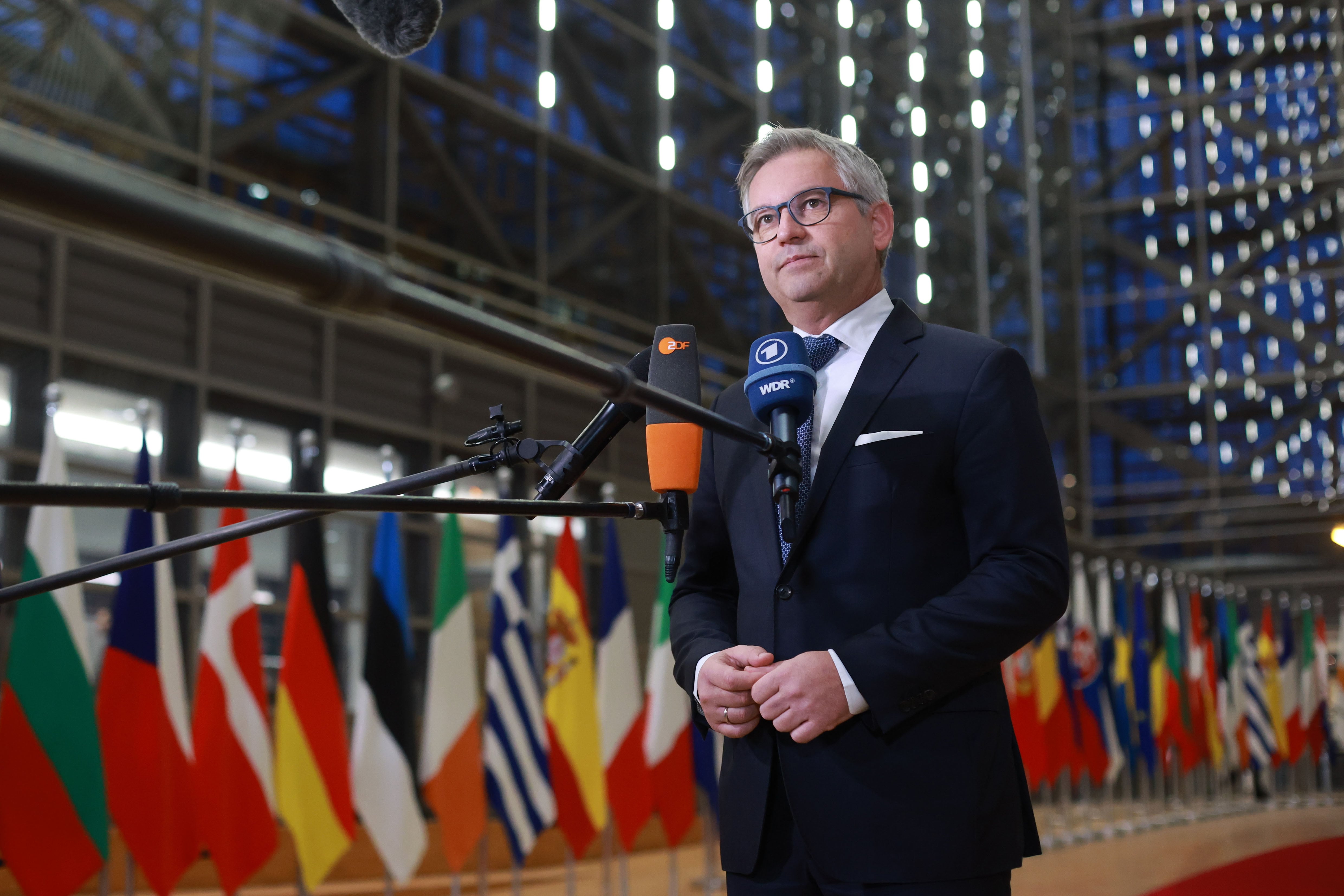 BRUSSELS (Belgium), 08/12/2025.- European Commissioner for Internal Affairs and Migration Magnus Brunner speaks to the press during a European Interior Ministers meeting in Brussels, Belgium, 08 December 2025. EU Home Affairs Ministers are working to finalize the first Annual Solidarity Pool (starting June 2026) under the Migration Pact, deciding on contributions (relocations/funds) from member states to support those under pressure, while also advancing new laws for faster asylum processing and returns, including mandatory border procedures for certain applicants and clear rules for safe countries, aiming for quicker decisions and increased return efficiency. (Bélgica, Bruselas) EFE/EPA/OLIVIER HOSLET
