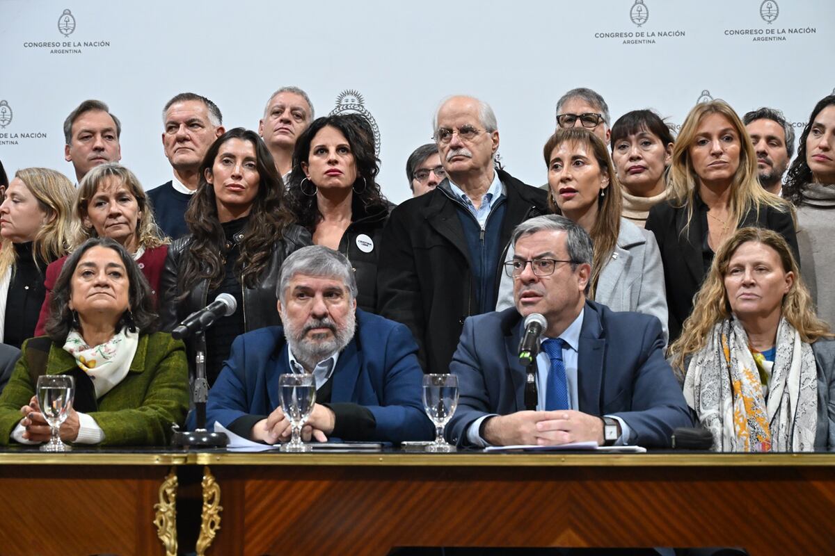 Un año de proscripción, detención y resistencia