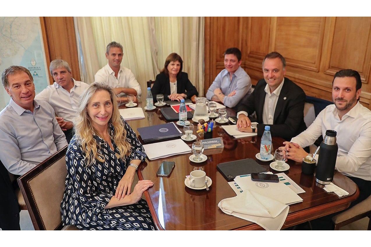 Mesa política Adorni,Karina Milei, Bullrich,Santilli, Caputo, Menem