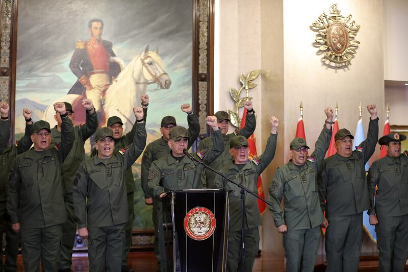 DICIEMBRE 17: El ministro venezolano de Defensa, Vladimir Padrino López afirmó que Estados Unidos evidencia una desesperación en el manejo de su política exterior hacia Venezuela, tras recientes declaraciones del presidente estadounidense, Donald Trump, quien ordenó un bloqueo naval contra el país sudamericano, en Caracas, Venezuela. FOTO: (Xinhua