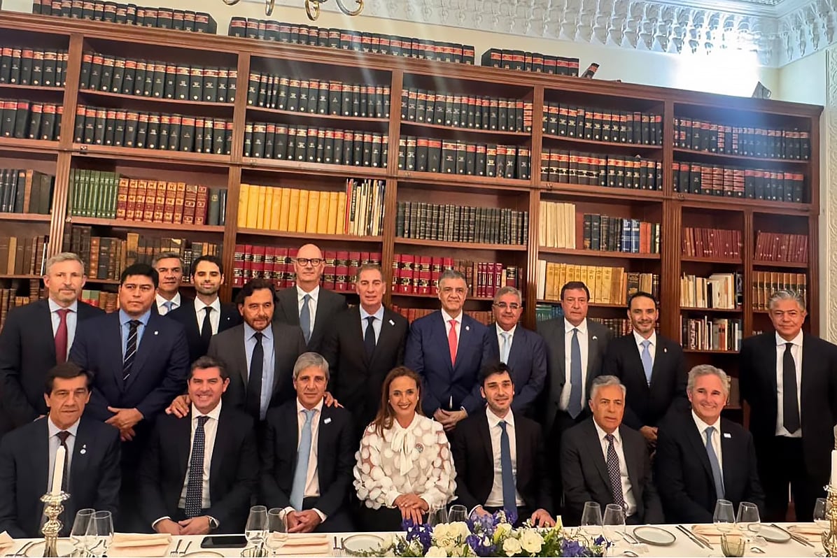 30 09 2026, Gobernadores y ministros en Paris.