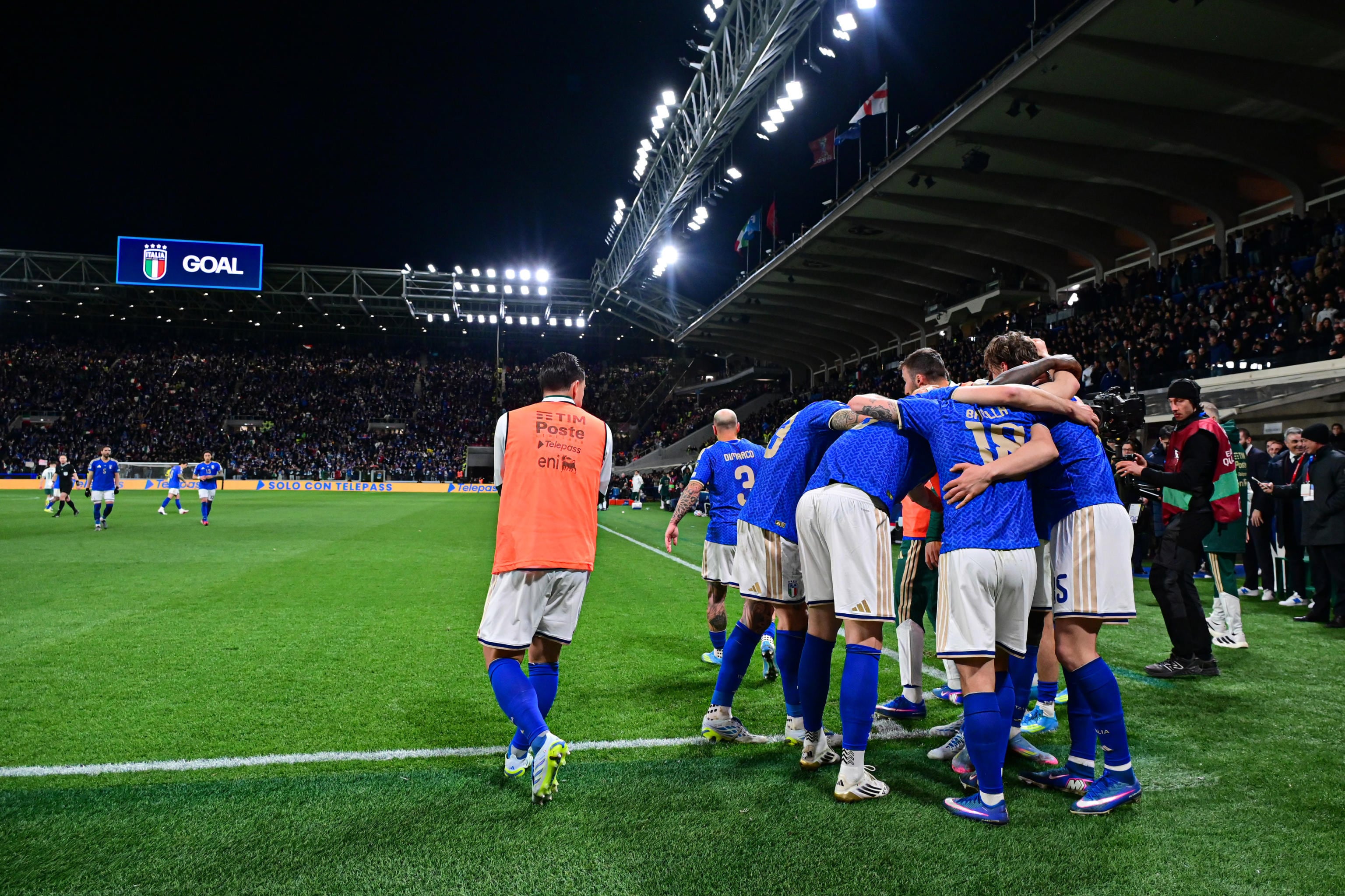 BERGAMO (Italy), 26/03/2026.- Players of Italy celebrate scoring the 2-0 goal during the FIFA World Cup 2026 qualifiers playoff semifinal soccer match between Italy and Northern Ireland, in Bergamo, Italy, 26 march 2026. (Mundial de Fútbol, Irlanda, Italia) EFE/EPA/MICHELE MARAVIGLIA