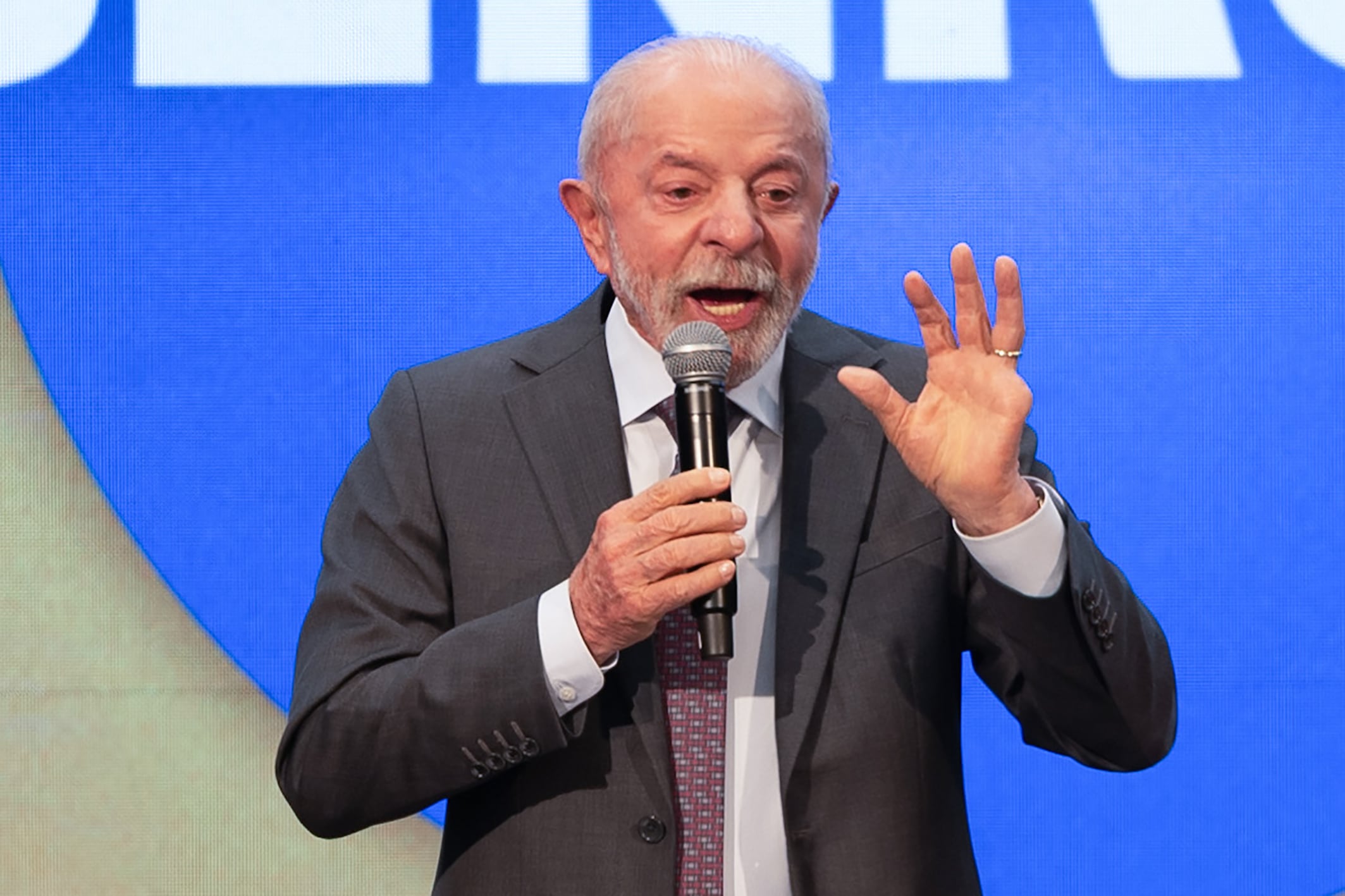 AME586. SAO PAULO (BRASIL), 25/09/2026.- El presidente de Brasil, Luiz Inácio Lula da Silva, habla durante un acto donde decreto la prohibición de las apuestas deportivas y los casinos en línea, a nueve días de las elecciones presidenciales y legislativas, este viernes en Sao Paulo (Brasil). EFE/ Isaac Fontana